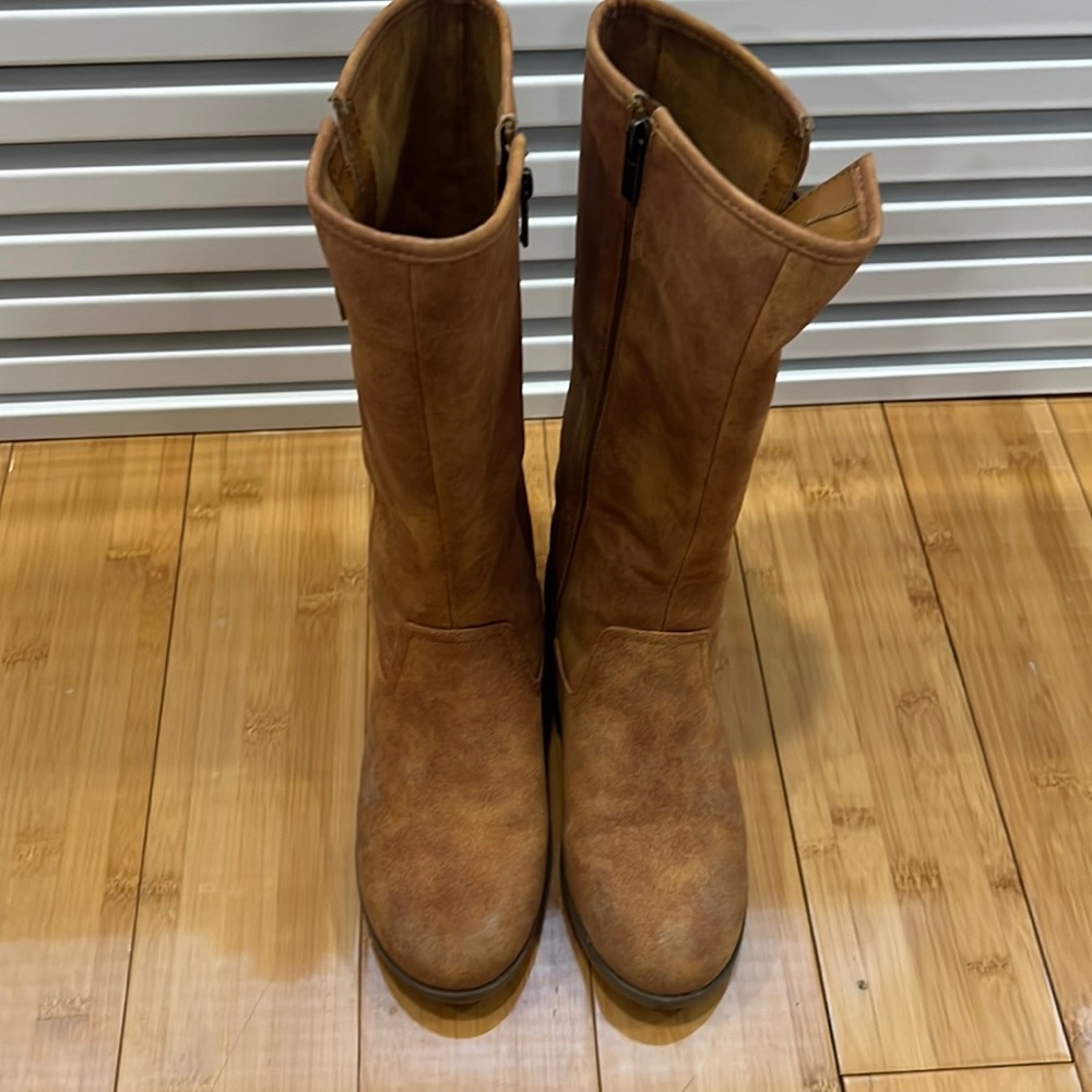 Lucky brand UG-WILLA boots. WALNUT OBERYN Size 2M